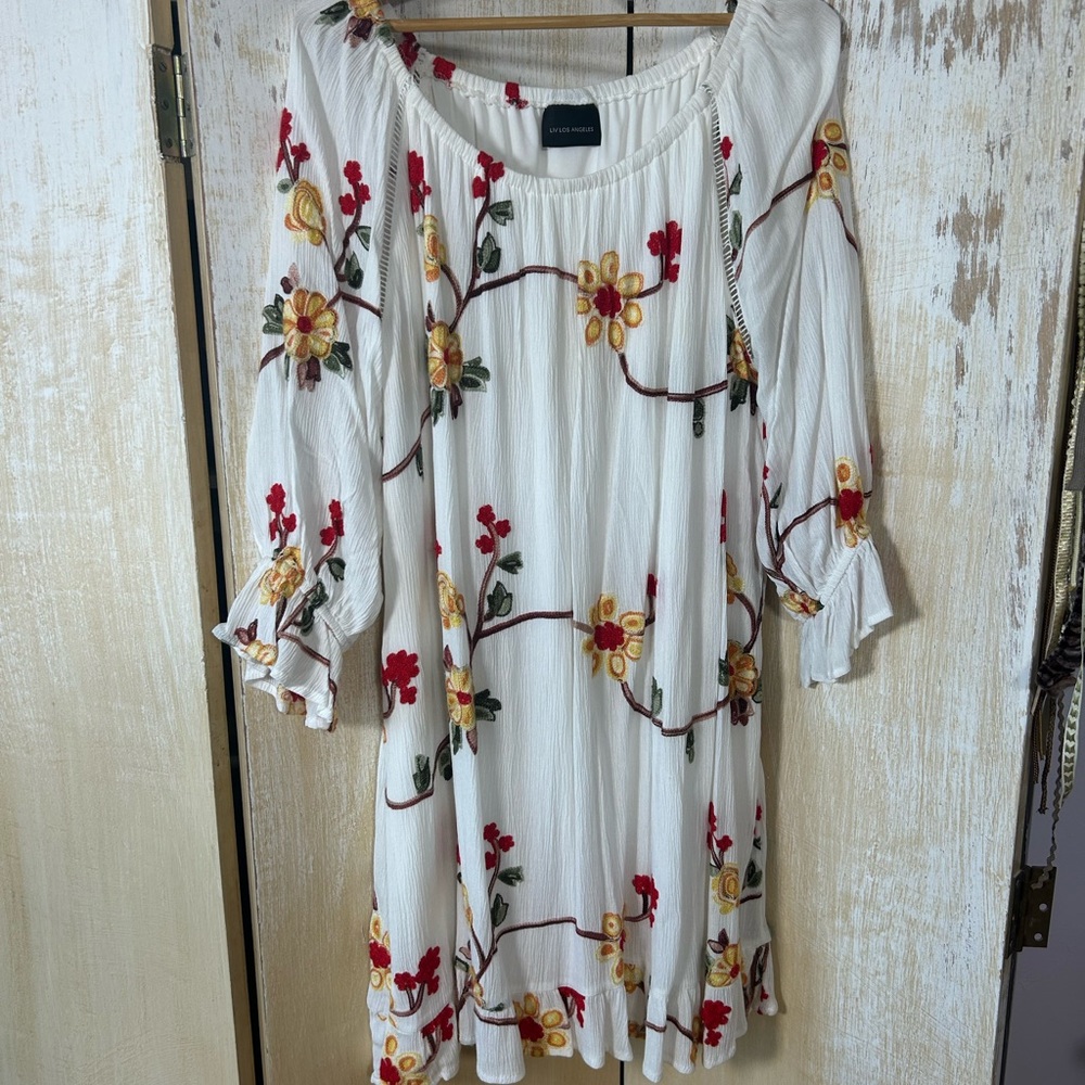 Chic White Floral Embroidered Dress